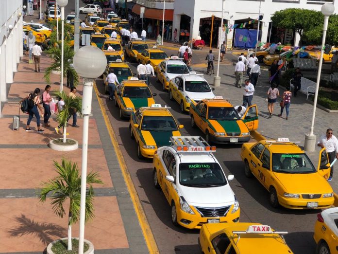 Rechaza Cabildo de Tecomán a mototaxis en la cabecera municipal; taxistas protestan 9 (1)