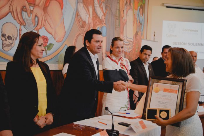 locho reconoce a docentes