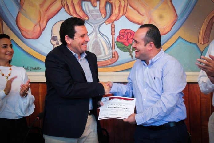 Ayuntamiento de Colima recibe constancia por ser 100% transparente