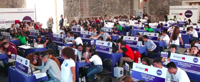 jovenes universitarios en nivea