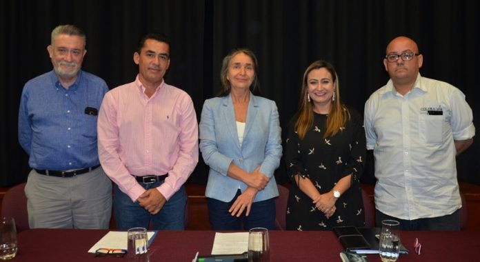 organizaron conferencias impartidas por Julia Carabias