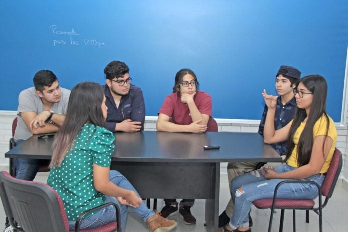 Alumnos ganadores del University Physics Competition 2019_b