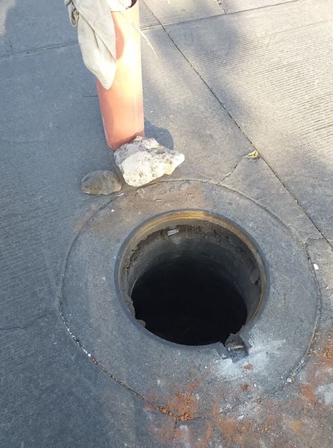 Denuncian-alcantarilla-sin-tapadera-en-Colonia-Andares-del-Jazmín-en-la-capital