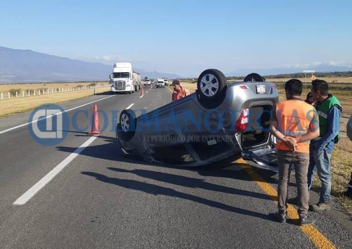 Volcadura sobre la autopista Guadalajara-Colima