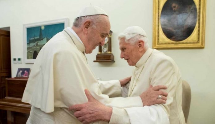papa francisco y benedicto
