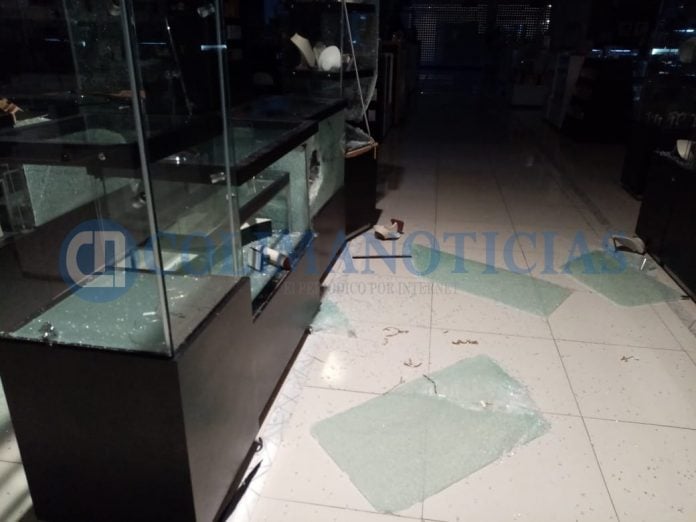 roban joyeria en la marina