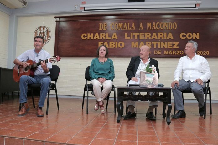 En la Guitarra Rabí Hernández_Charla sobre libro De Comala a Macondo