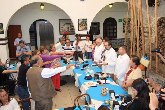 Gobernador toma protesta a consejo directivo de Aciman