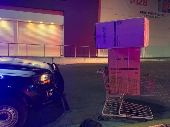 Policía Municipal de Colima detiene a presuntos ladrones que hurtaban aprovechando la contingencia sanitaria (5)