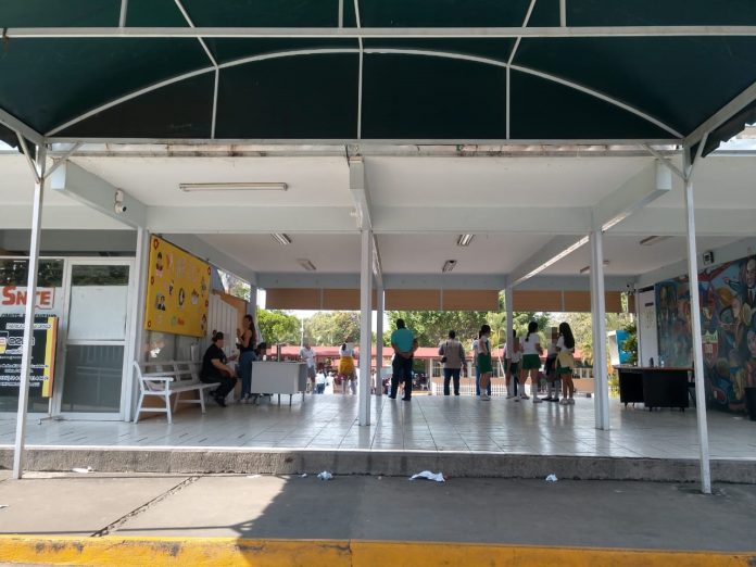 estudiantes protestan contra el acoso en secundaria