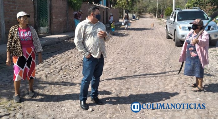 Alcalde Carlos Carrasco ofrece empleo temporal a familias de la comunidad de Plan del Zapote