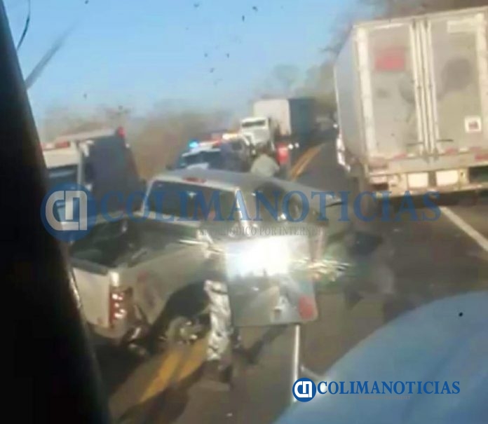 Accidente vial paraliza libramiento El Colomo2