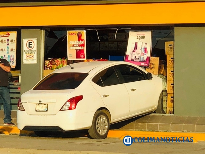 Choque en tienda de Manzanillo