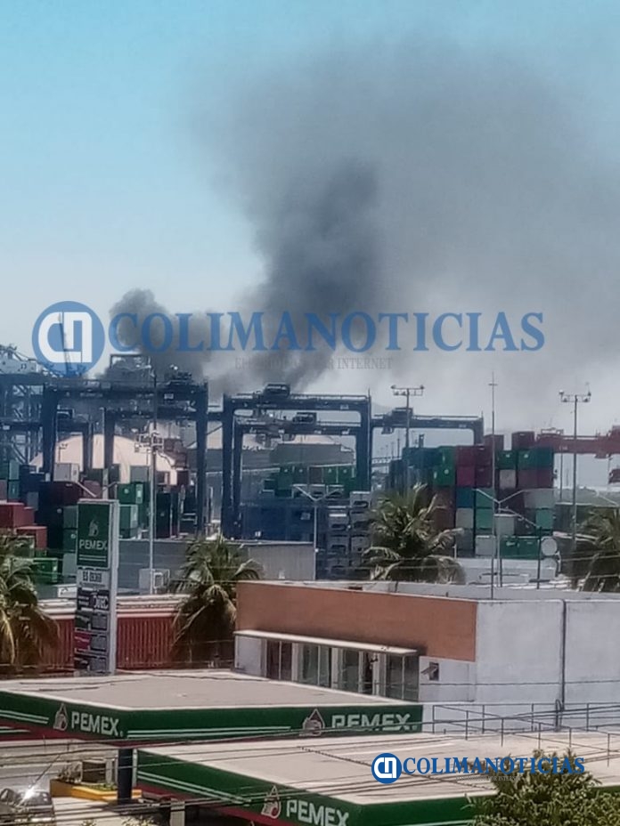 Reportan incendio de un montacargas al interior del puerto de Manzanillo