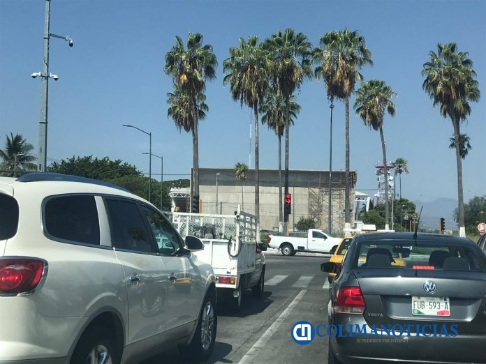 autos colima trafico glorieta