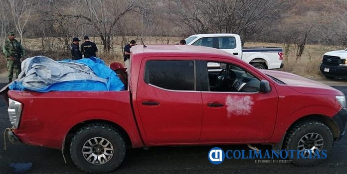 camioneta con 12 cuerpos