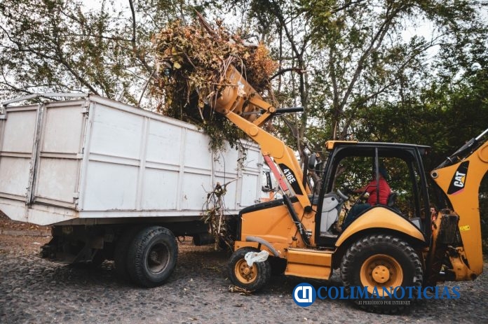 Brigada masiva de mantenimiento en colonias de la zona oriente de la ciudad de Colima