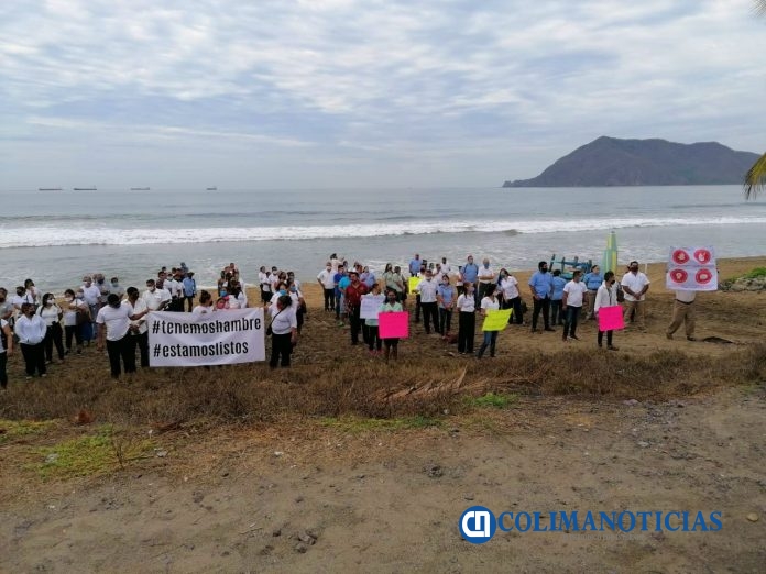 Se manifiestan prestadores de servicios en playa de Miramar