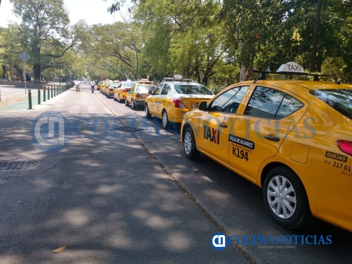 Se manifiestan taxistas en el Congreso del Estado (1)