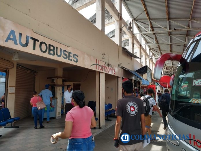 Amplían medidas sanitarias en la central camionera en Tecomán.