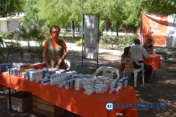 DIF Municipal Colima lleva medicina gratis en existencia a familias de comunidades