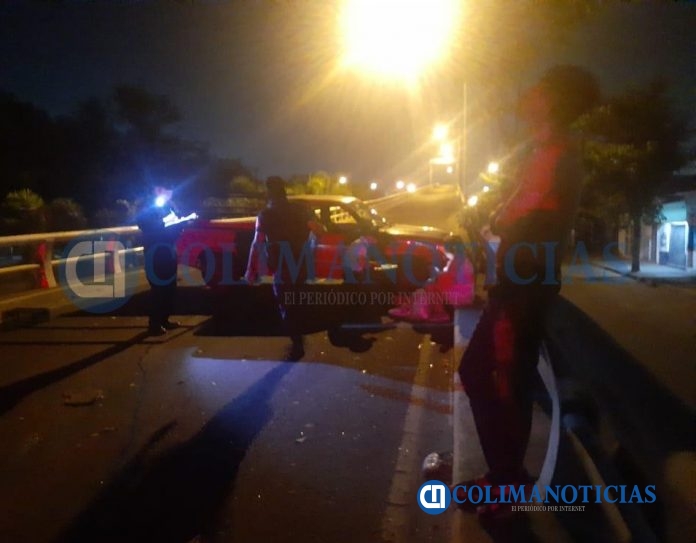 Dos mujeres lesionadas en volcadura registrada en el distribuidor vial del Barrio I