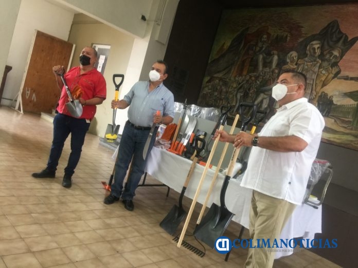 Entrega Toscano herramientas de trabajo a PC Villa de Álvarez
