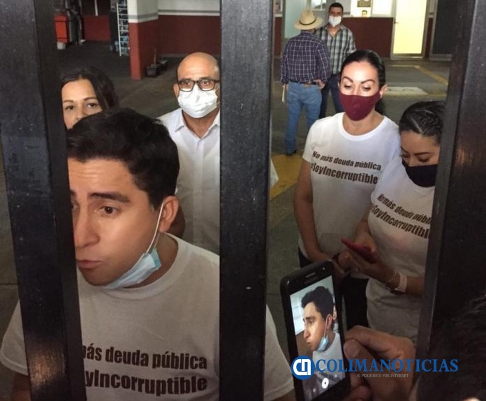 Impiden-acceso-a-diputados-para-sesionar2