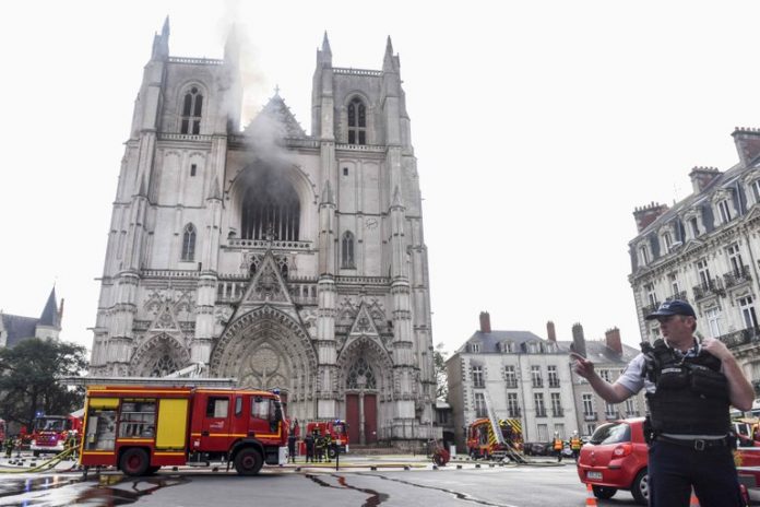 incendio catedral nantes