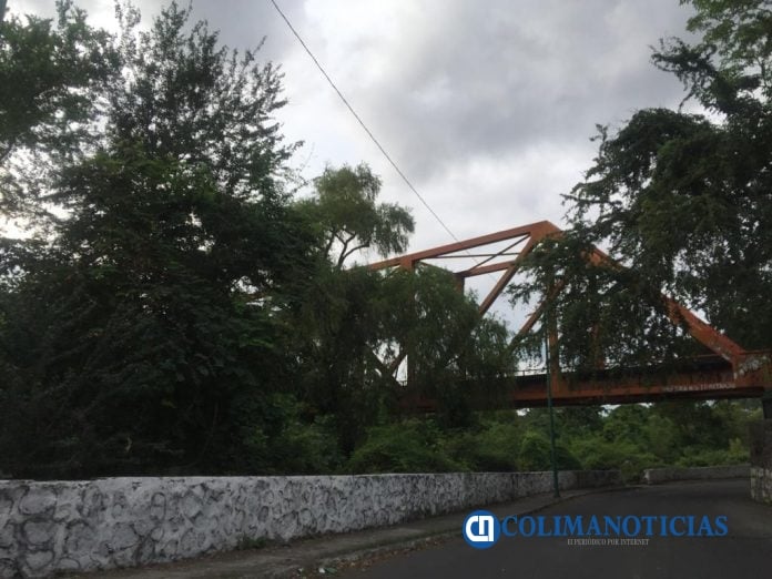 puente cielo nublado