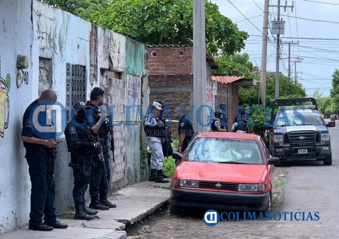 Ahora localizan a una mujer ejecutada en un lote baldío, en Tecomán