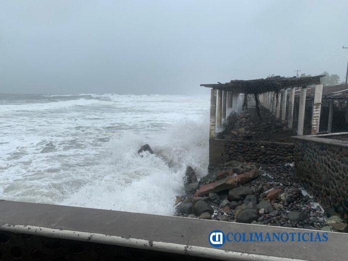 Aumenta intensidad de las marejadas en playas de Tecomán y Armería 4
