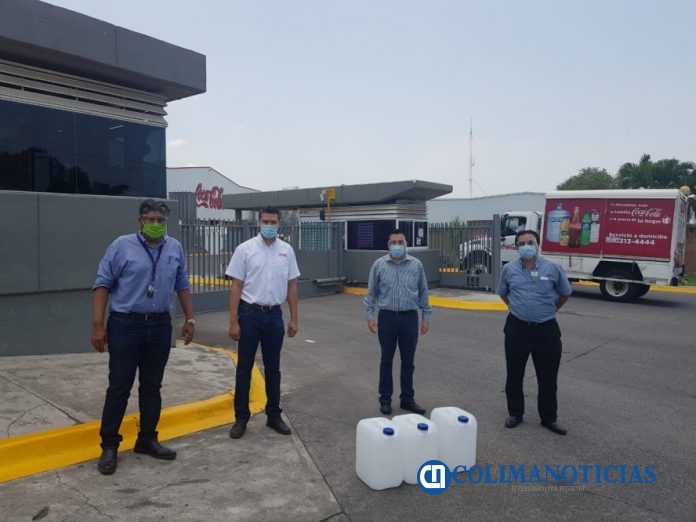 Embotelladora Coca Cola de Colima entrega desinfectante a Sindicato de Salud para hacer frente a Covid 19