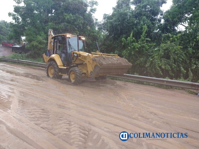 En Manzanillo, comunidad de La Central está incomunicada; arroyo Santiago se desbordó8