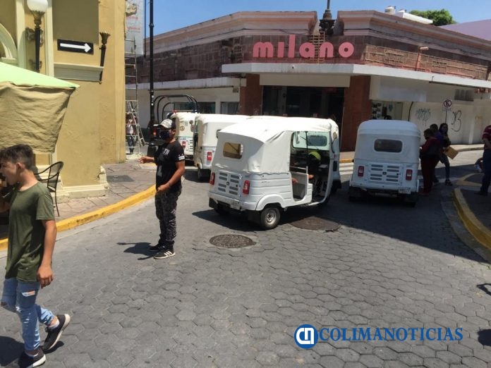 Mototaxistas se manifiestan en centro de Colima exigiendo operar en la capital