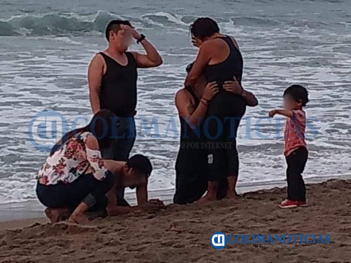Rescatan a dos personas de las corrientes marinas en Miramar
