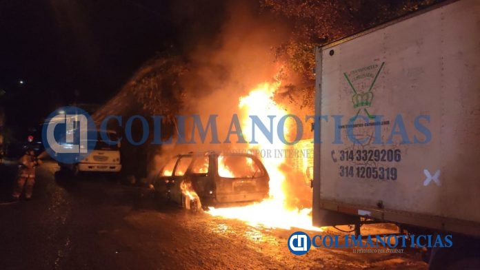 Se incendió camioneta en colonia 16 de septiembre de Manzanillo 3
