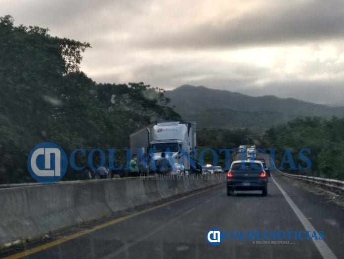 Tráiler arrolla a motociclista en el libramiento El Naranjo