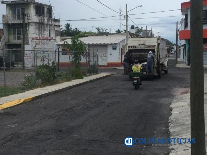 centro de colima motociclista recolectares de basura