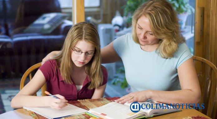 padres educan a sus hijos