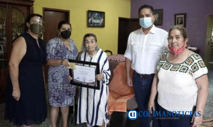 CUMPLE EL CONGRESO CON LA ENTREGA DE PREMIOS A ADULTOS MAYORES4