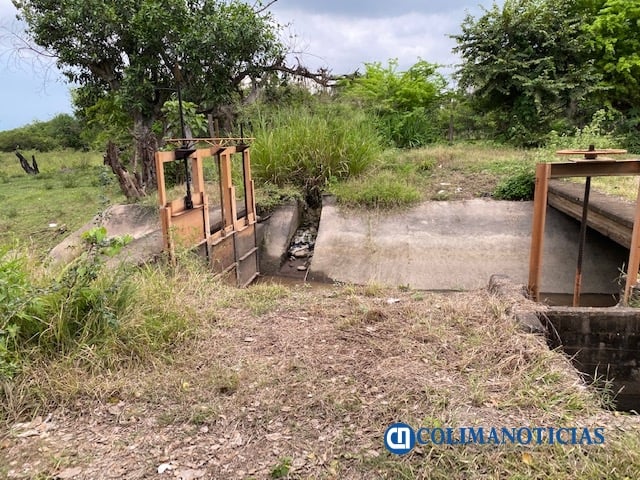 Canal Alpuyeque compuertas