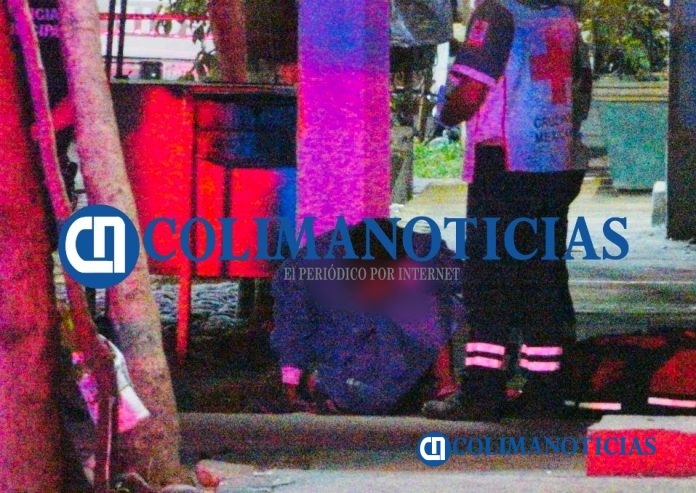 En el centro de Armería localizan a un hombre desnudo, amarrado y con cartulina