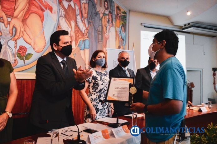 Entrega cabildo de Colima la medalla 'Melchor Ursúa Quiroz' 2020 a Edgar Francisco Figueroa Gutiérrez3