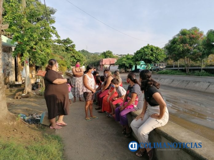 Exigen familias de Santiago solucionar escurrimientos de aguas negras del arroyo3
