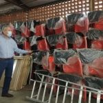 INCOIFED entrega mobiliario a escuelas con aulas nuevas.