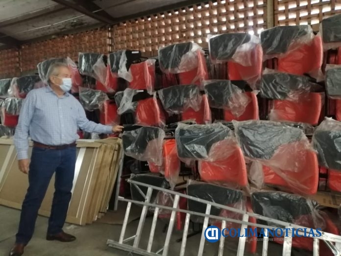 INCOIFED entrega mobiliario a escuelas con aulas nuevas.