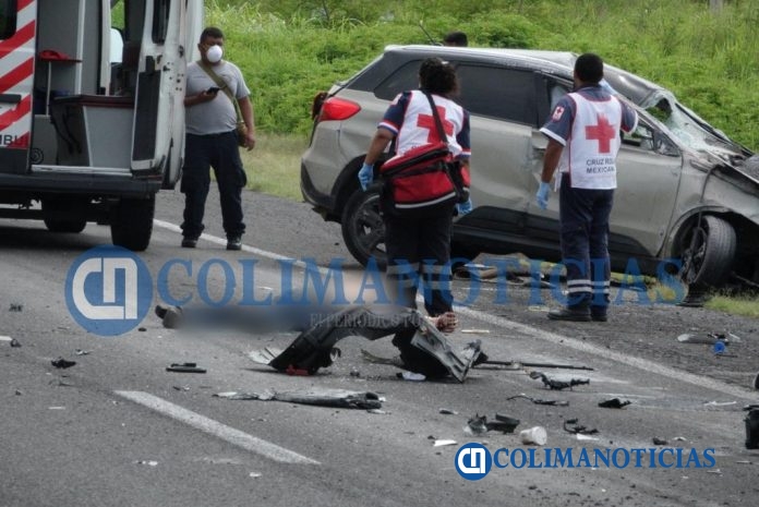 Muere hombre al impactar su camioneta contra el muro de contención de la autopista Manzanillo-Colima (3)