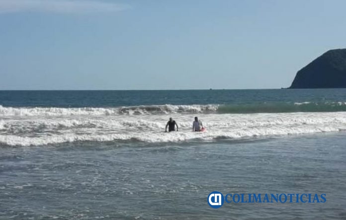 rescate en playa de Manzanillo