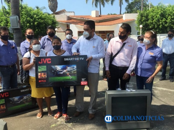 Entrega SNTE 6 televisores donados por docentes y el Comité Ejecutivo Nacional
